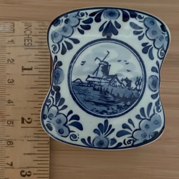 Delft Blue Trinket Box - Picture 3 of 6